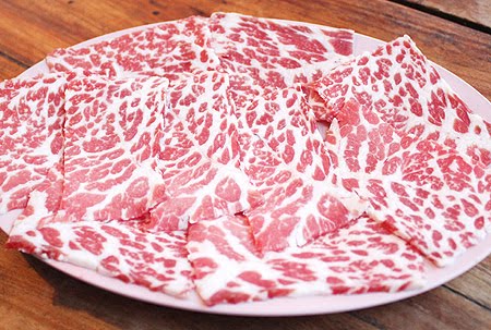 โคขุนโพนยางคำ-Pon-Yang-Kham-Beef-on-plate