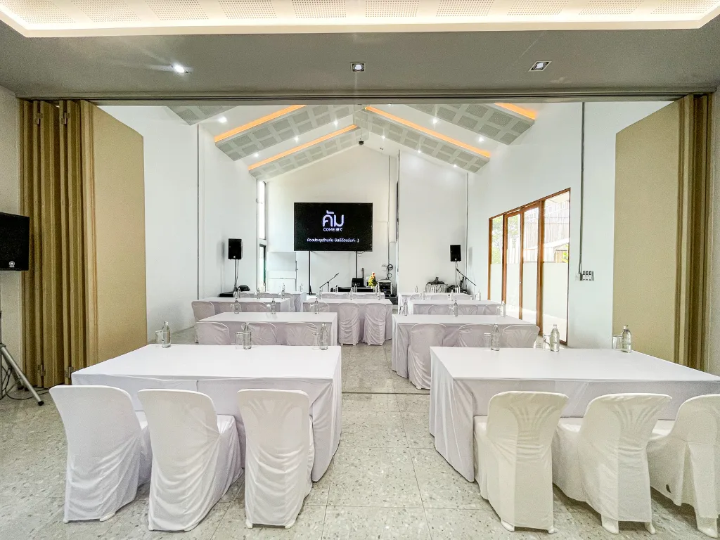 ห้องประชุมใหญ่ร้านคัม ขอนแก่น รองรับ 80 ท่าน พร้อมจอ LED
