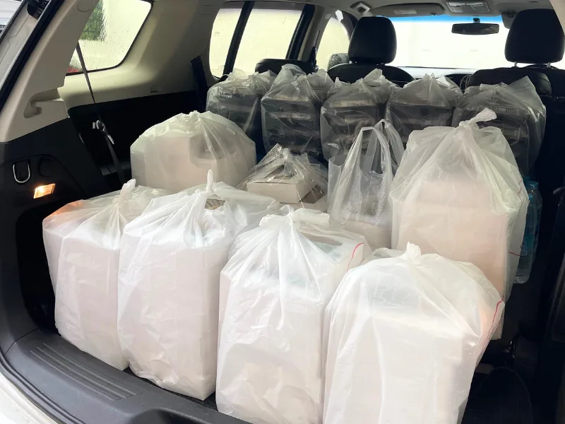 ข้าวกล่องและชุดเบรคอาหารว่าง 100 ชุด เตรียมส่งสำหรับงานสัมมนาที่ มข.