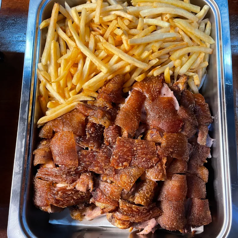 ขาหมูทอดเยอรมันหนังกรอบเนื้อนุ่ม เมนูเด็ดสำหรับงานจัดเลี้ยง ร้านคัม ขอนแก่น