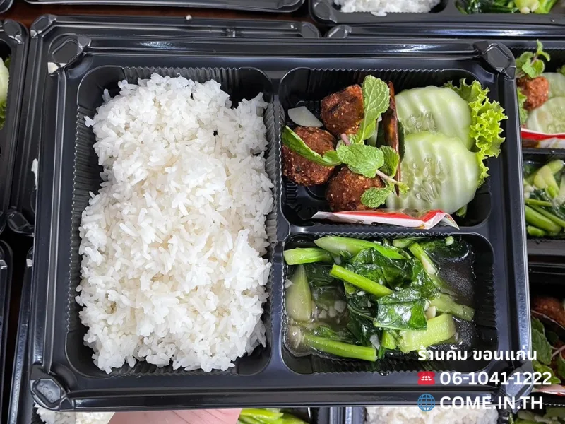 ข้าวกล่องขอนแก่นเมนูยอดนิยม ผัดคะน้าหมูกรอบ เสิร์ฟพร้อมลาบหมูทอด