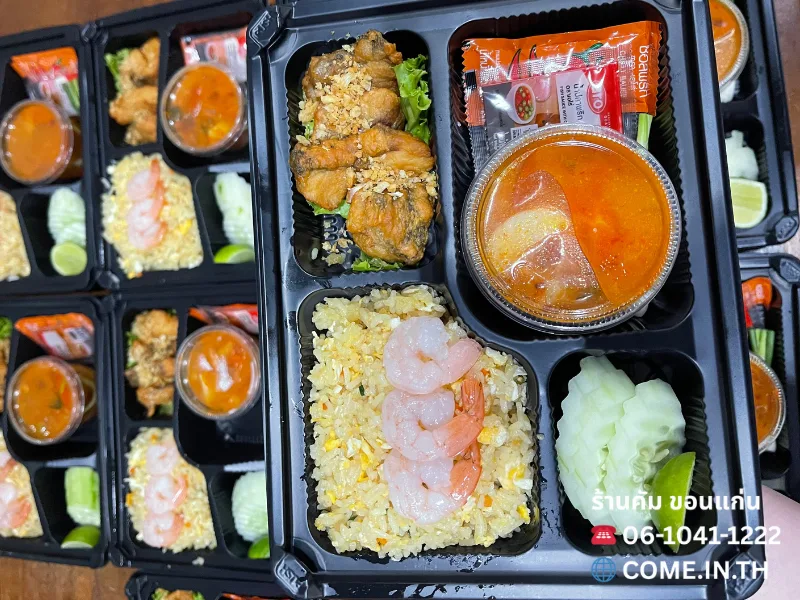 ข้าวกล่องซีฟู้ด ข้าวผัดกุ้งหอมๆ และเนื้อปลากะพงทอดกระเทียมชิ้นโต