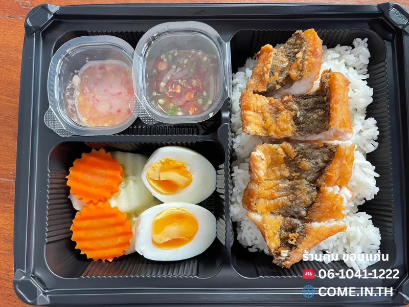 ข้าวสวยร้อนๆ พร้อมเนื้อปลาทับทิมทอดแกะก้างอย่างดี ทานง่าย เมนูข้าวกล่องแนะนำจากร้านคัม