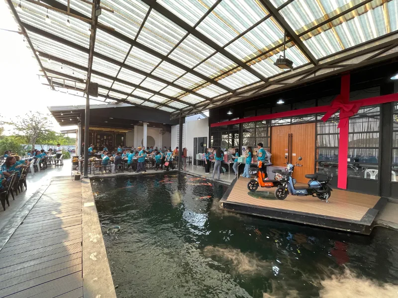 กิจกรรมจับฉลากแลกของขวัญในงานเลี้ยงปีใหม่บริษัท ที่จัดขึ้นที่ร้านอาหารจัดเลี้ยง ร้านคัม ขอนแก่น