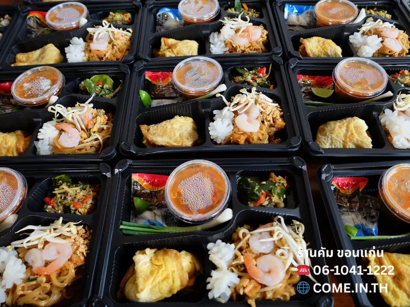 ข้าวกล่องชุดซีฟู้ดสุดคุ้ม ผัดไทยกุ้งหมึก ไข่เจียว และแกงส้มชะอมกุ้งสด