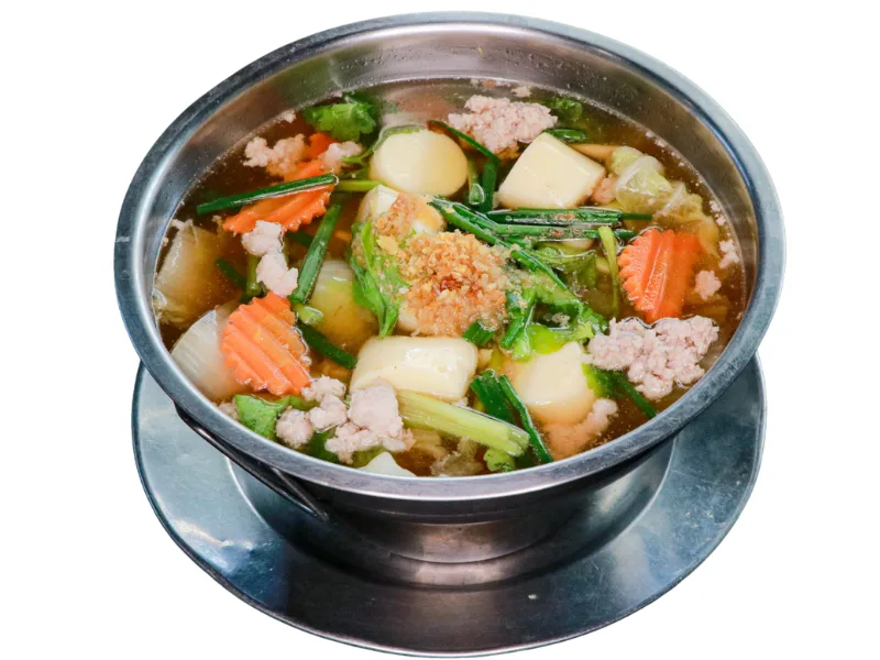 แกงจืดเต้าหู้หมูสับ น้ำซุปใสรสกลมกล่อม พร้อมหมูสับก้อนโตและเต้าหู้ไข่ เมนูซดร้อนๆ ชื่นใจ ร้านคัม ขอนแก่น Clear Soup with Tofu and Minced Pork