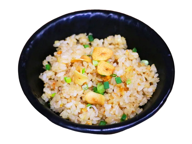 ข้าวผัดกระเทียม (ถ้วย) ข้าวญี่ปุ่นผัดกระเทียมหอมเนย เข้ากันดีที่สุดกับเนื้อย่างและชาบู ร้านคัม ขอนแก่น Garlic Fried Rice (Bowl) at Come Khon Kaen