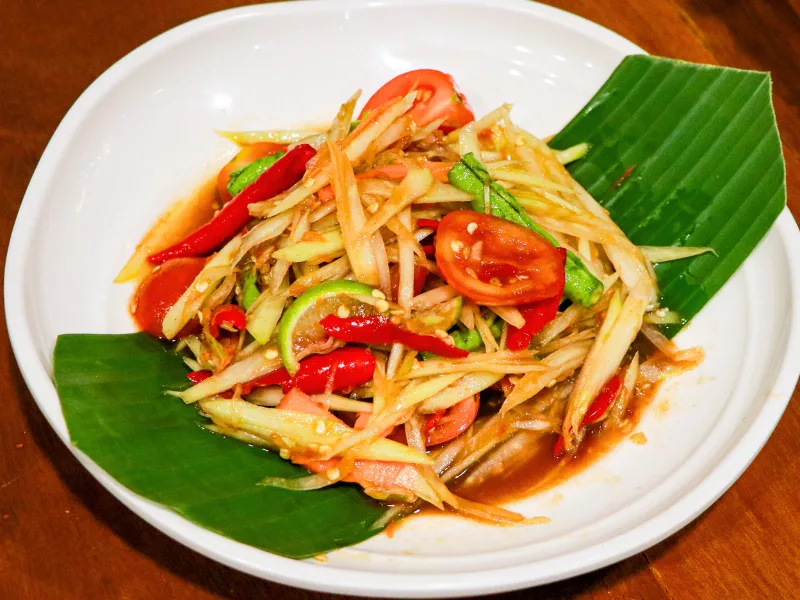 ตำลาว ส้มตำอีสานแท้ ใส่น้ำปลาร้าต้มสุกหอมนัว พริกแห้งรสเผ็ดจัดจ้าน ร้านคัม ขอนแก่น Lao Style Papaya Salad (Tam Lao) at Come Khon Kaen