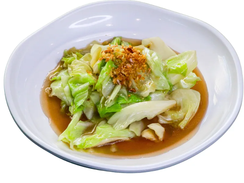 กะหล่ำผัดน้ำปลา ผักสดกรอบหวาน หอมกลิ่นคั่วกระทะ เมนูทานเล่นยอดฮิต ร้านคัม ขอนแก่น Stir-fried Cabbage with Fish Sauce at Come Khon Kaen