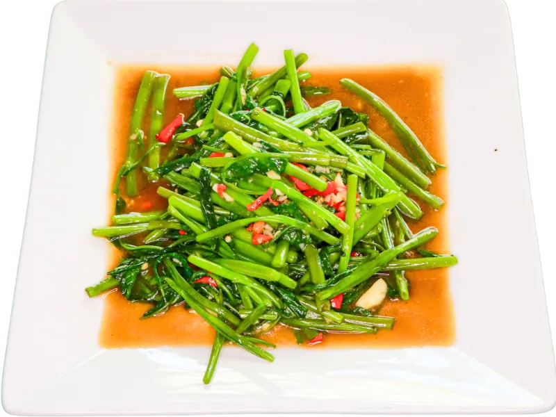 ผัดผักบุ้งไฟแดง ผักบุ้งสดกรอบ ปรุงรสกลมกล่อม ร้านคัม ขอนแก่น Stir-fried Morning Glory at Come Khon Kaen