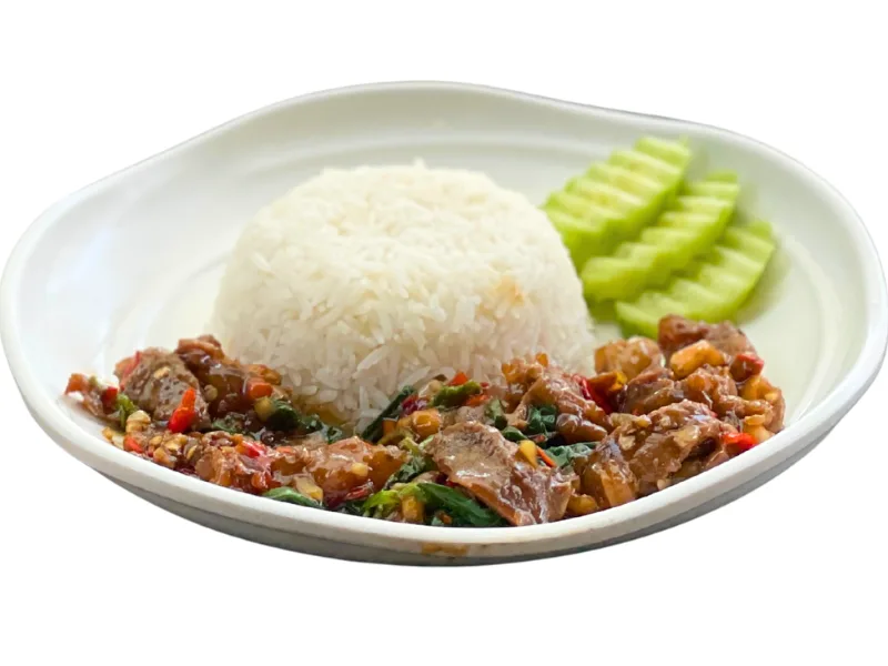 กะเพราเนื้อชิ้นราดข้าว เนื้อโคขุนสไลด์ผัดกะเพราแห้งๆ รสเข้มข้น ร้านคัม ขอนแก่น Stir-fried Sliced Beef with Basil on Rice at Come Khon Kaen