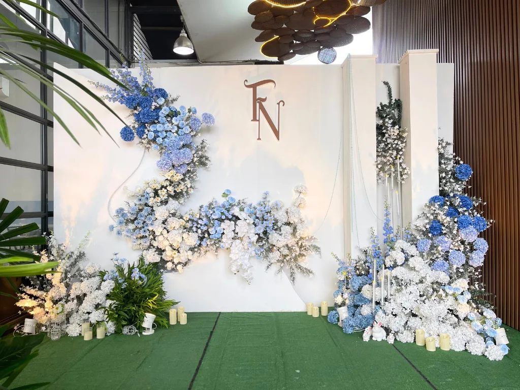 ซุ้มดอกไม้และจุดลงทะเบียนหน้างานแต่งงานที่ร้านคัม ขอนแก่น